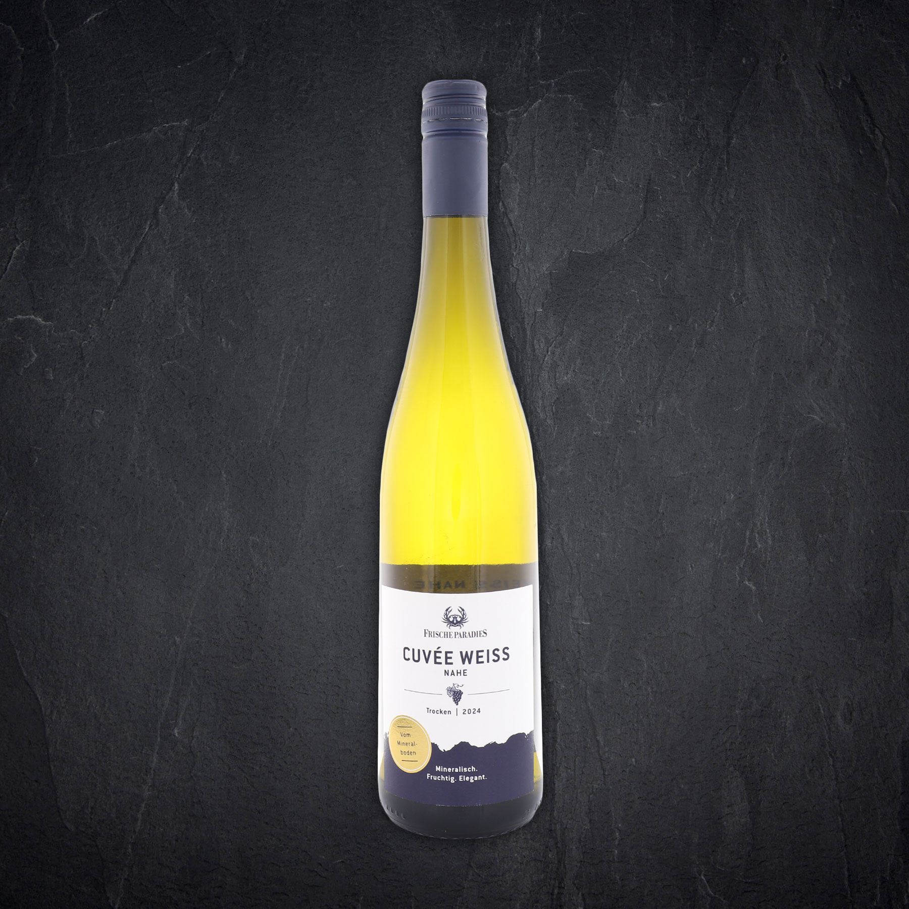 Flasche mit Alkoholischem Getränk Produktbild: Flasche mit Alkoholischem Getränk